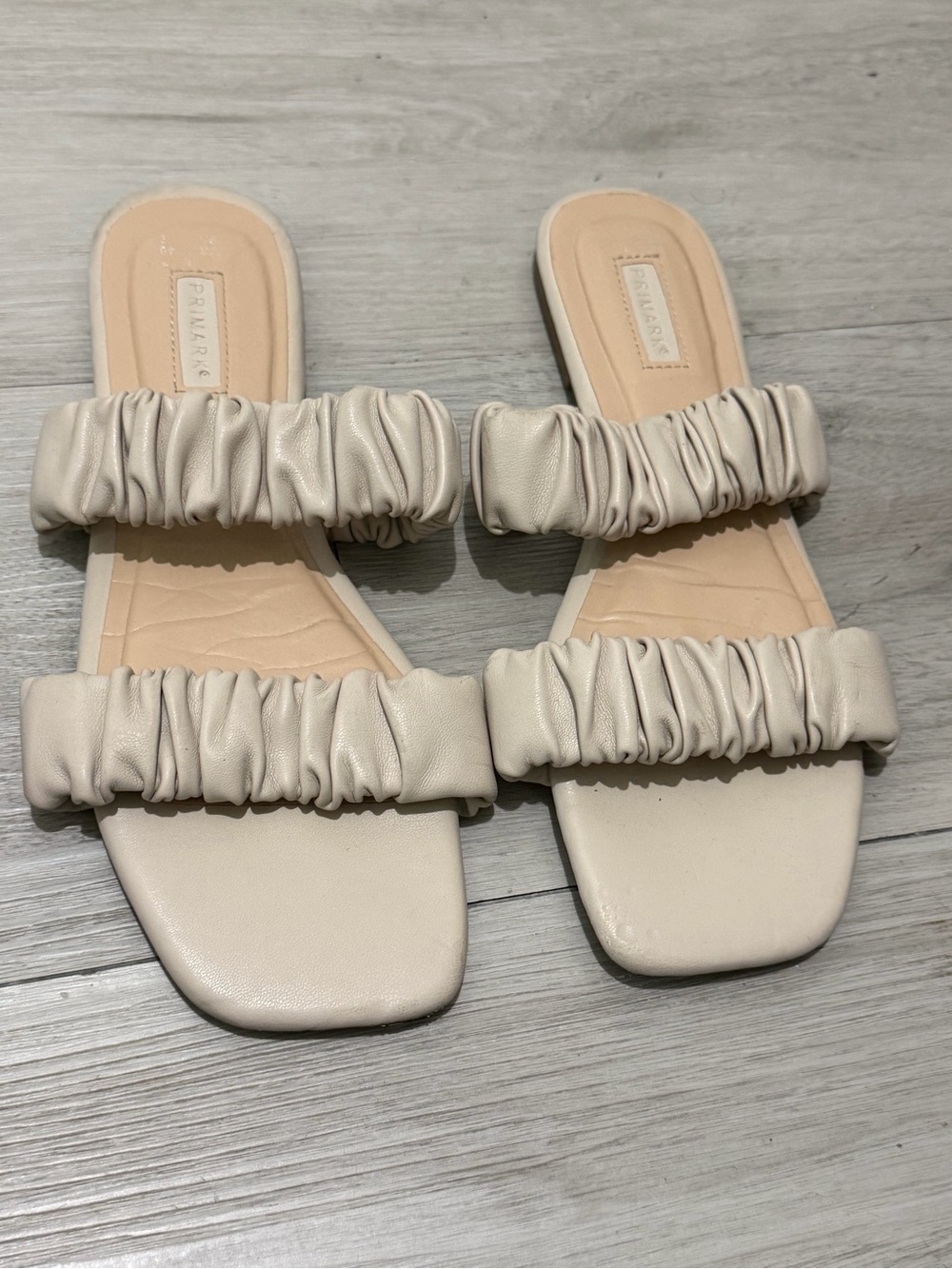 Primark Women's Cream Ruched Double-Band Slide Sandals - Picture 2 of 3
